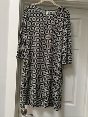 Tacera Black and White Geometric-Print Midi Dress